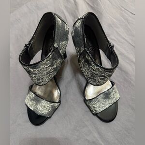 NWB Carlos by Carlos Santana Black Women's Heels with Silver Appliqué. Size 8.5